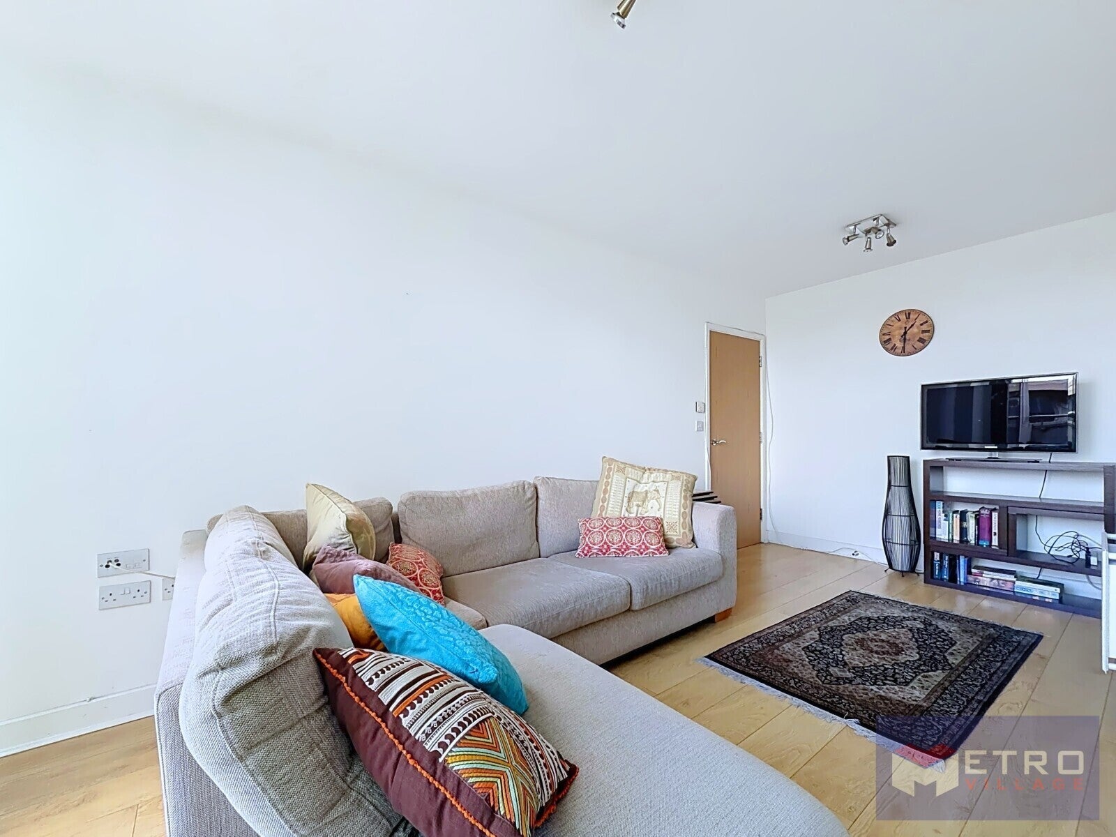 Flat Surrey Quays Road in Greater London