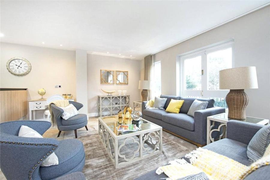 Flat Lyndhurst Road in Greater London