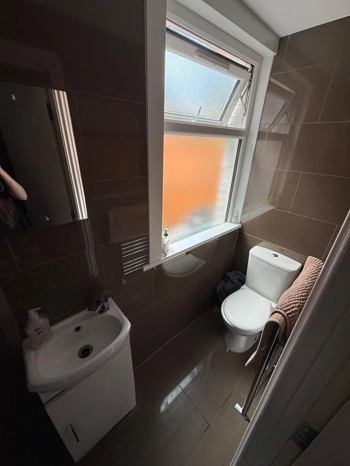 Room Lynton Road in Greater London