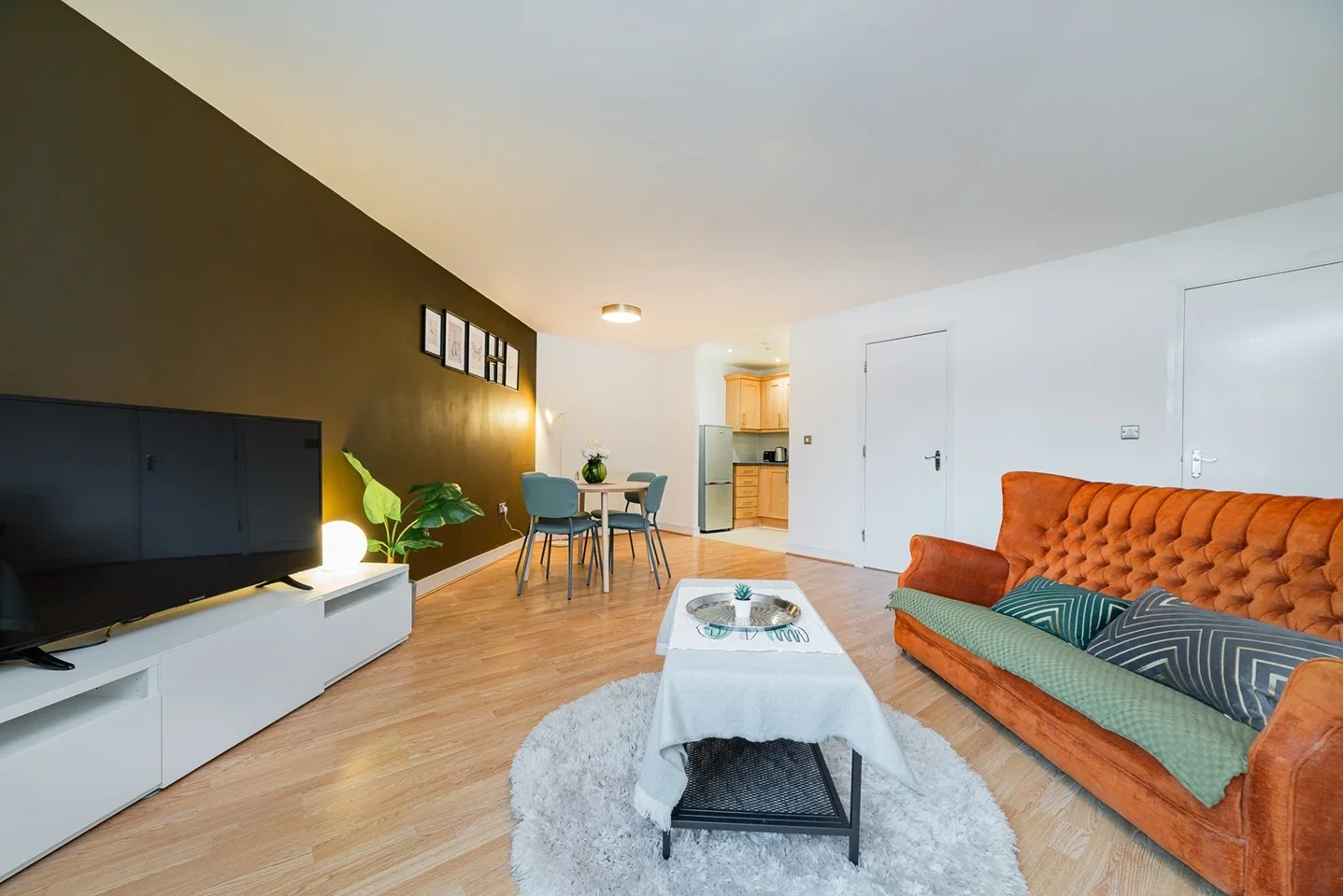 Flat Broadwater Road in Greater London