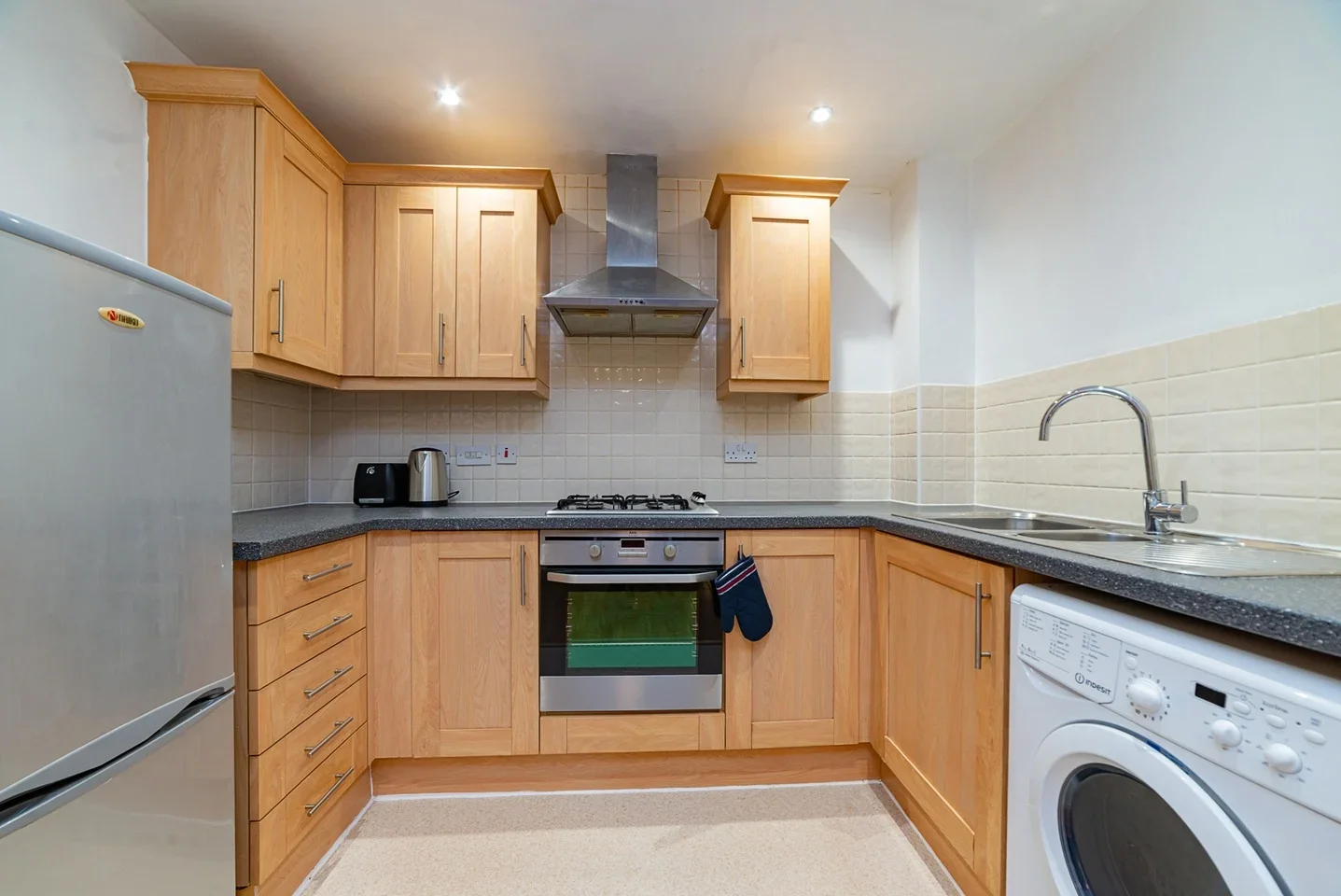 Flat Broadwater Road in Greater London
