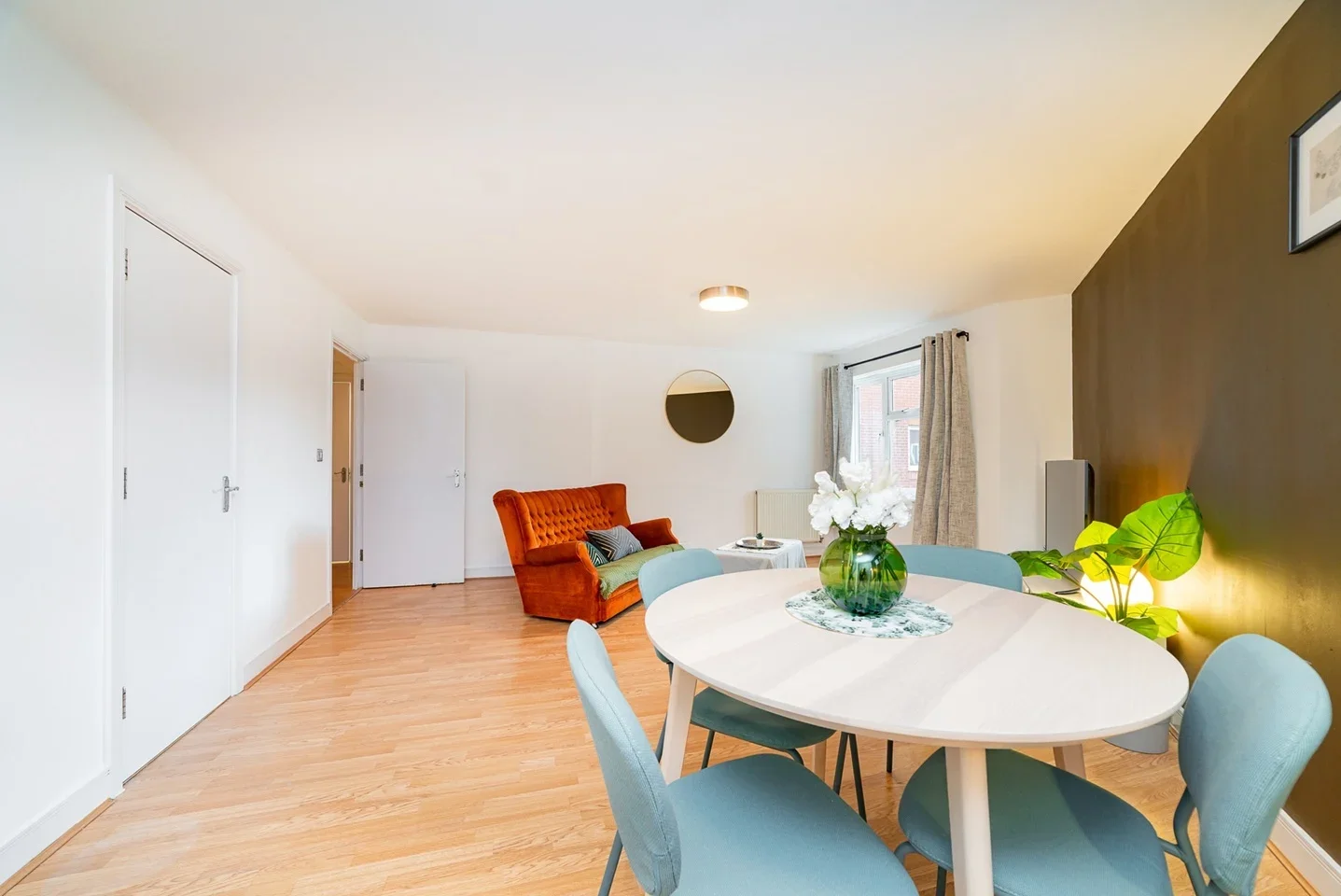 Flat Broadwater Road in Greater London