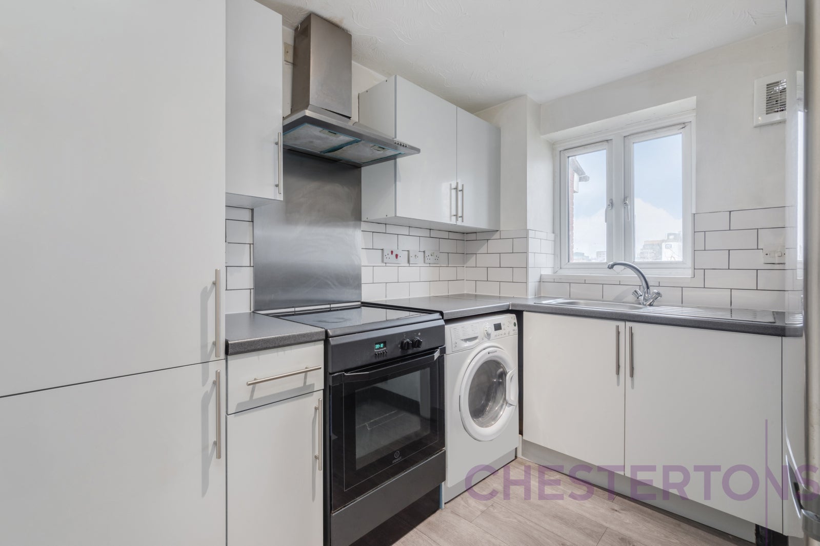 Flat Harlinger Street in Greater London