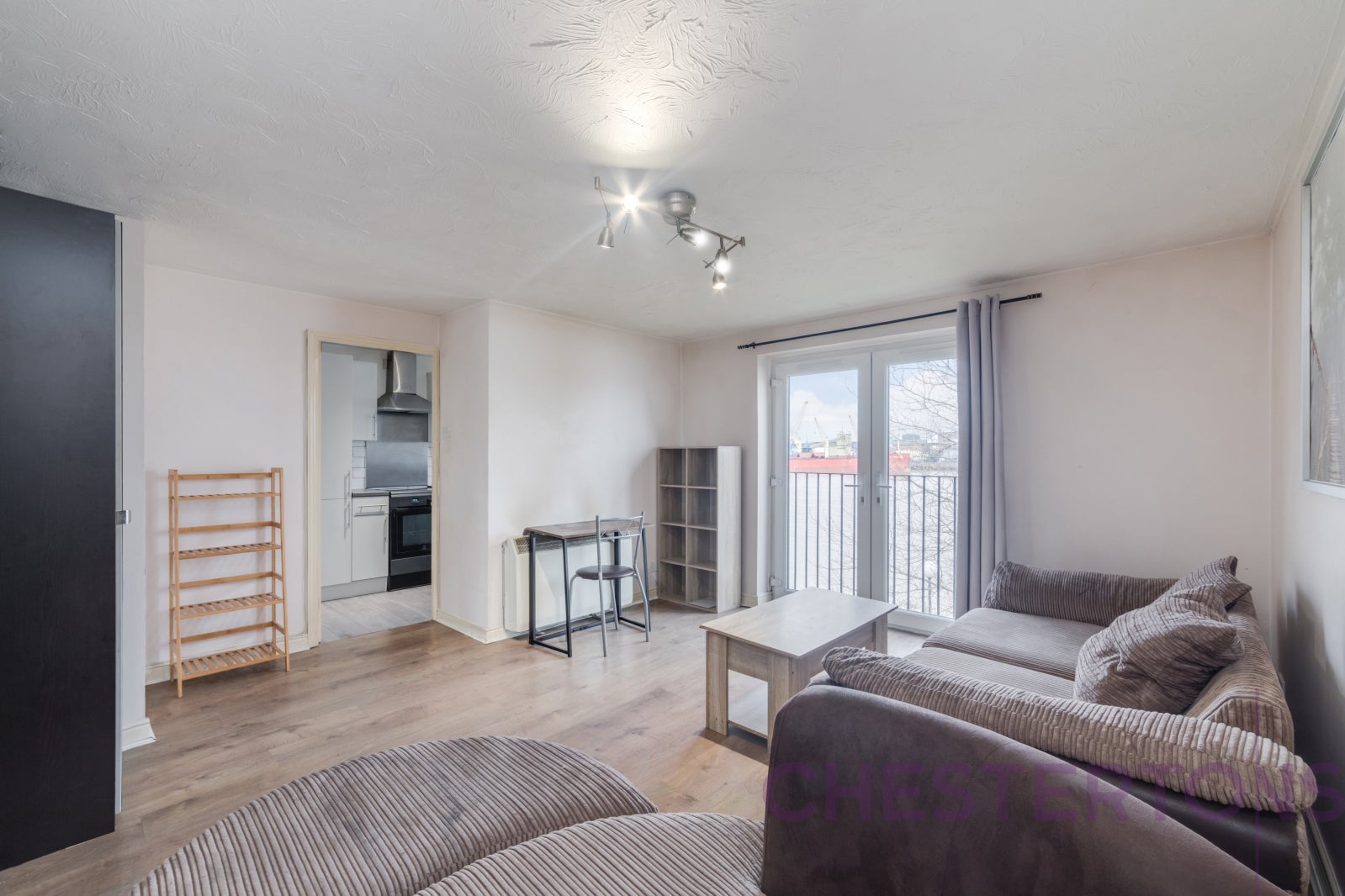 Flat Harlinger Street in Greater London