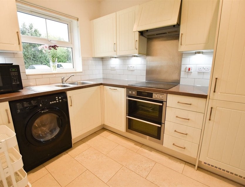 House Summer Drive in Greater London