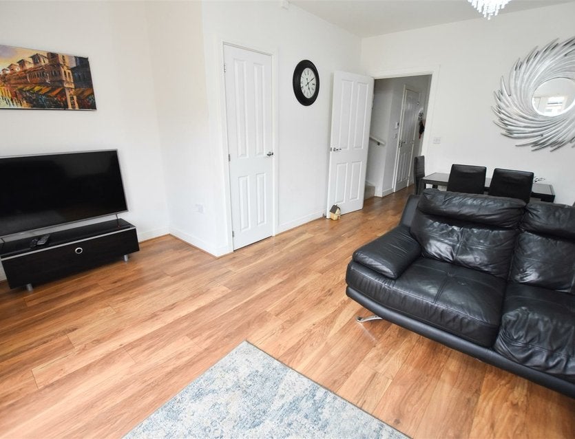 House Summer Drive in Greater London