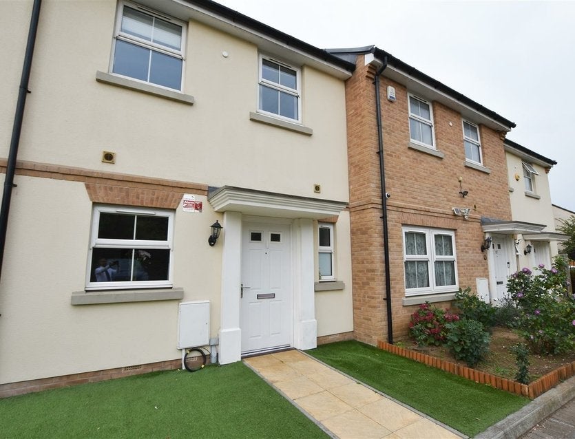 House Summer Drive in Greater London