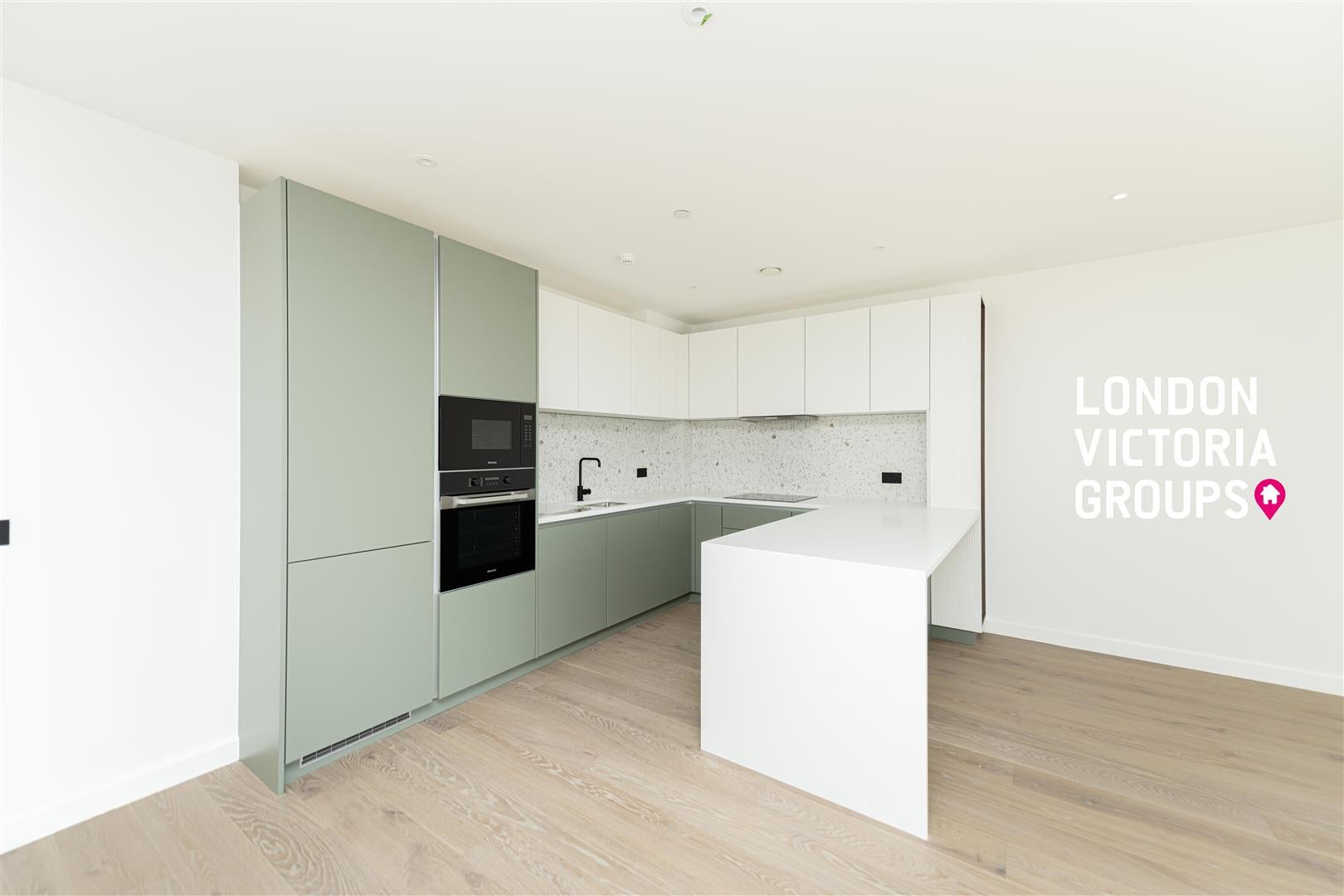 Flat Dymock Street in Greater London