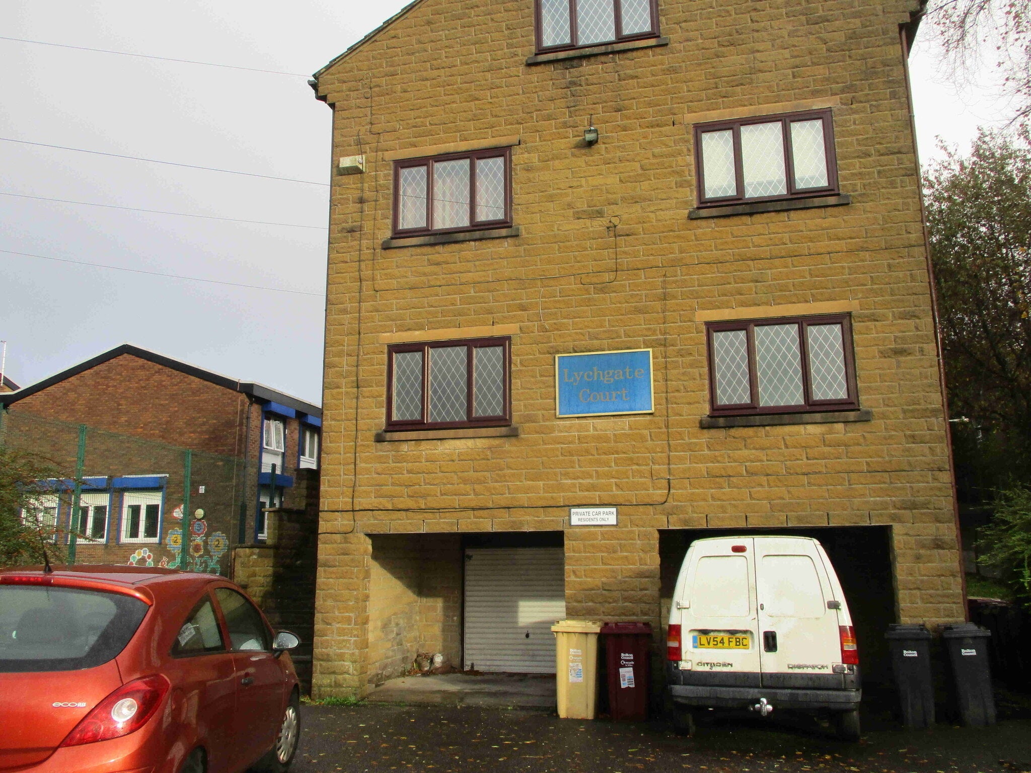 Flat Roscow Avenue in Bolton