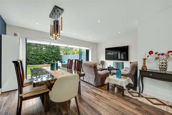 House Esher Road in Elmbridge