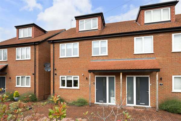 House Esher Road in Elmbridge