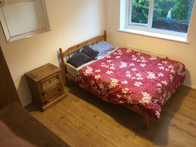 Room Farnborough Road in Manchester