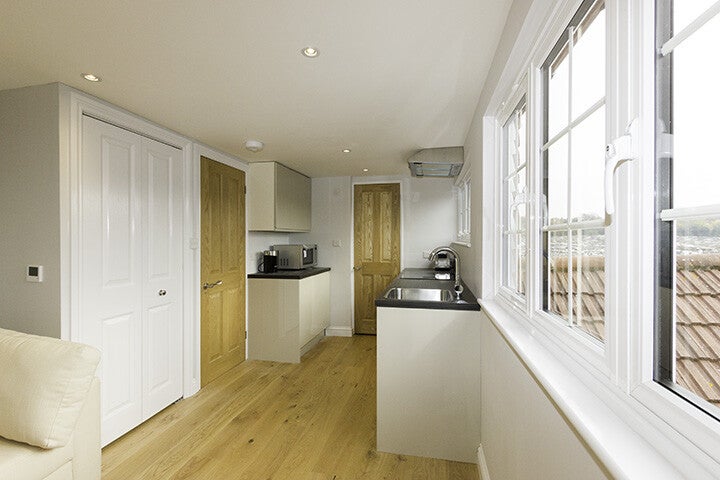 Flat Dingwall Gardens in Greater London