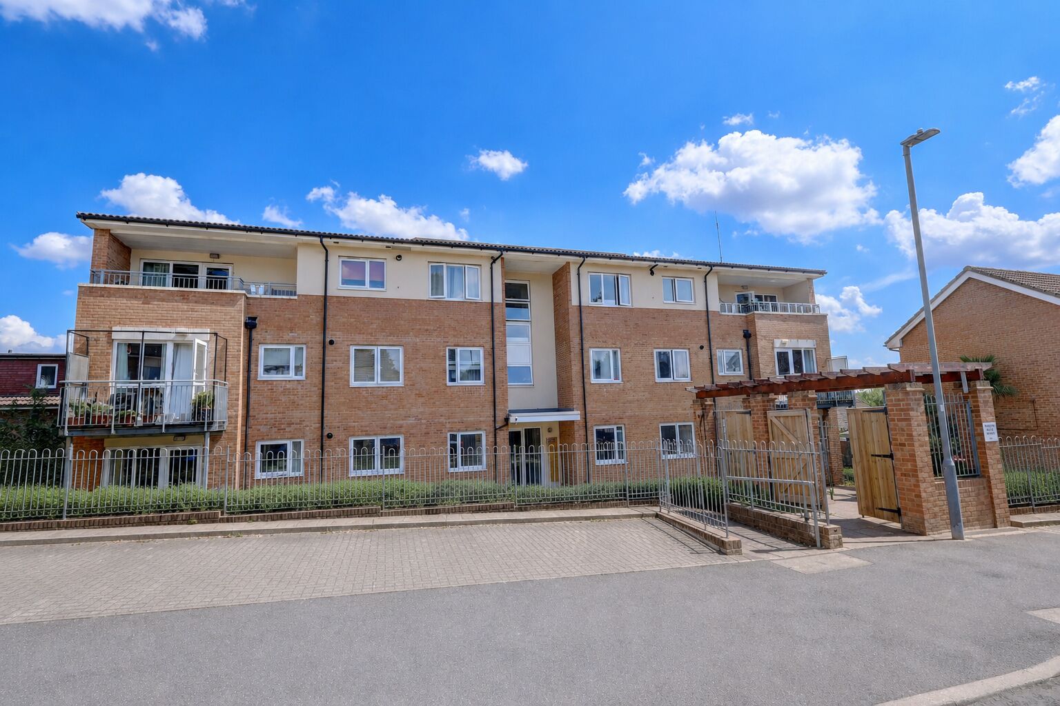 Flat Windrush Drive in High Wycombe Community Board
