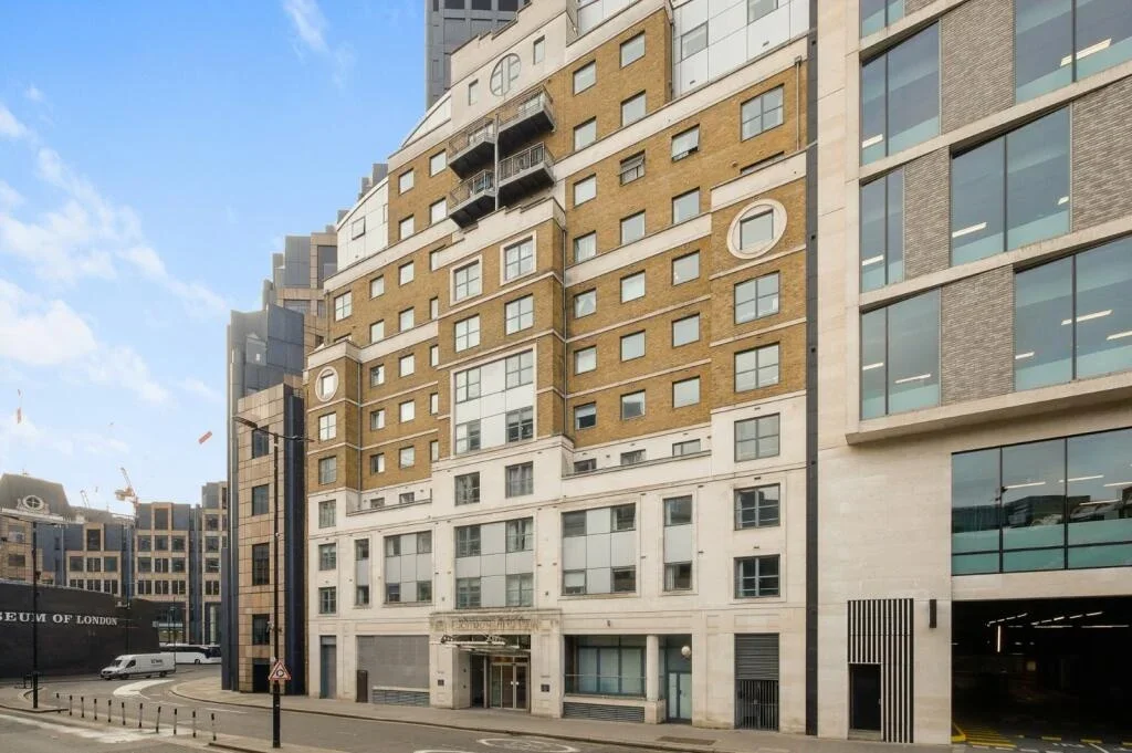 Flat Aldersgate Street in City of London
