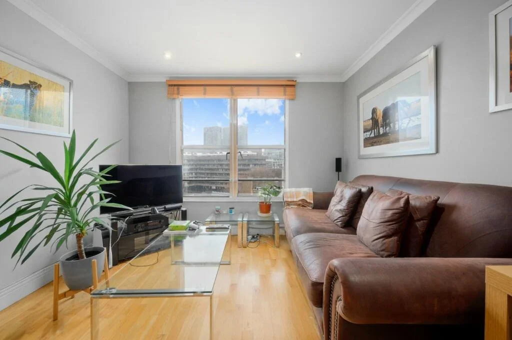 Flat Aldersgate Street in City of London