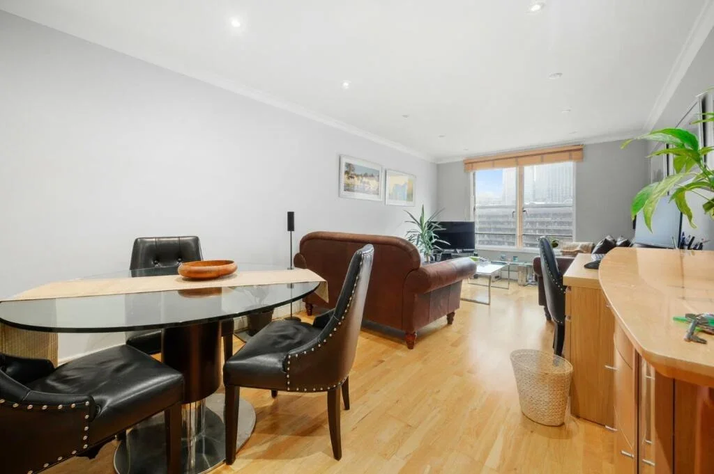 Flat Aldersgate Street in City of London
