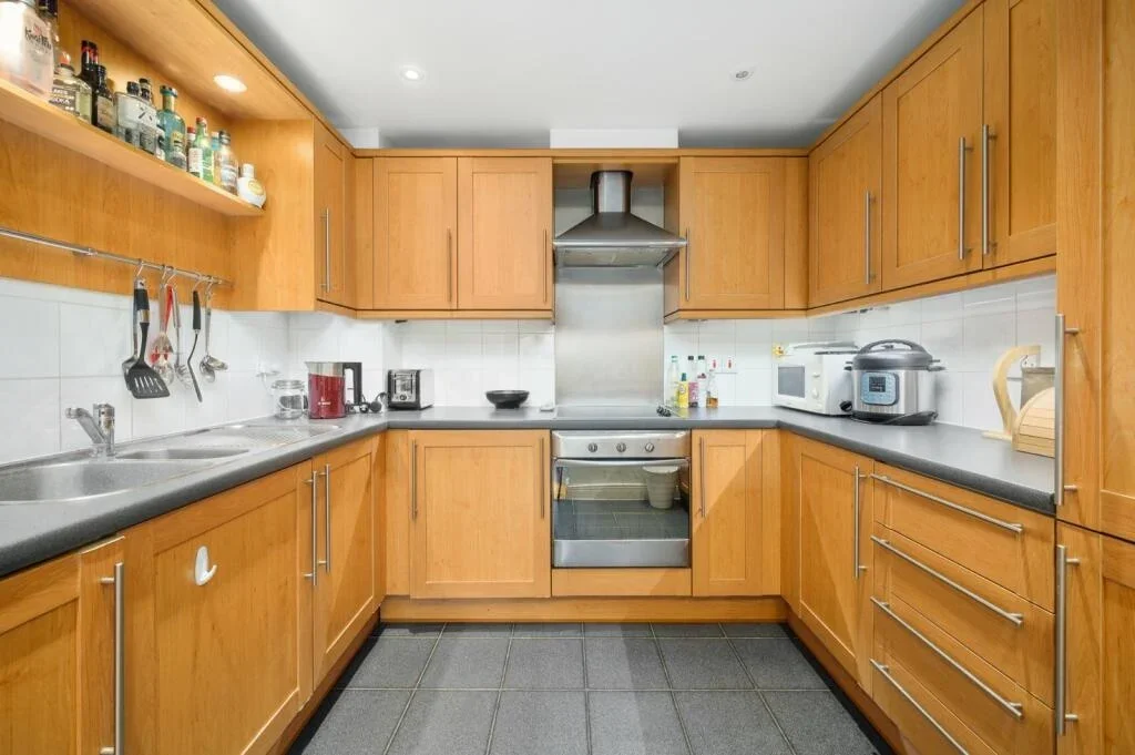 Flat Aldersgate Street in City of London