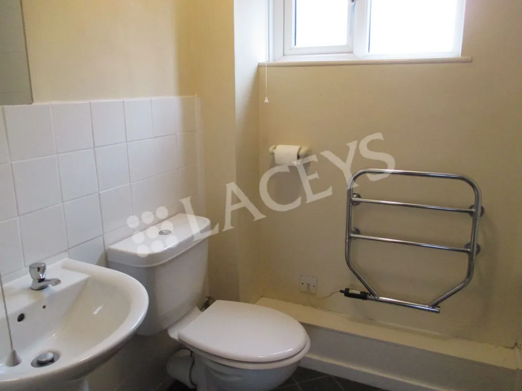 Flat Ivel Court in Yeovil