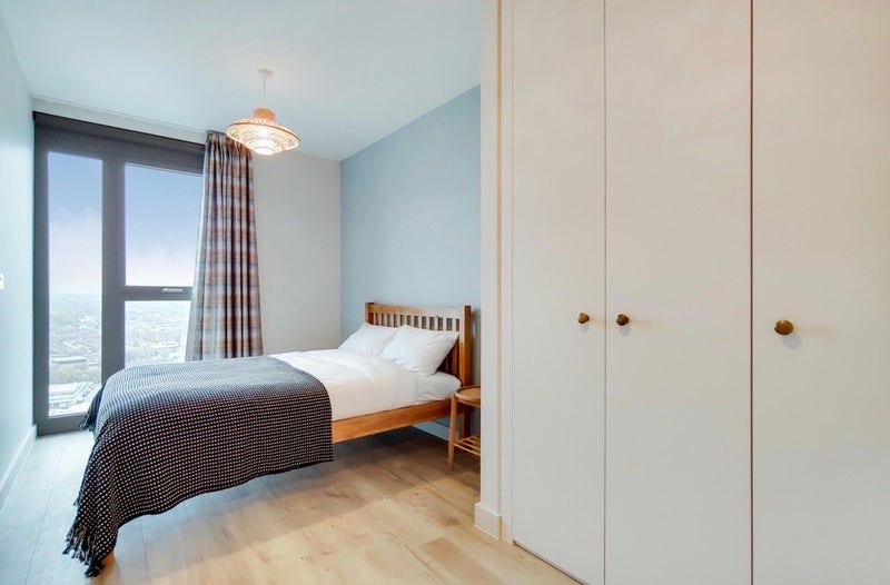 Flat Hudson Walk in Greater London