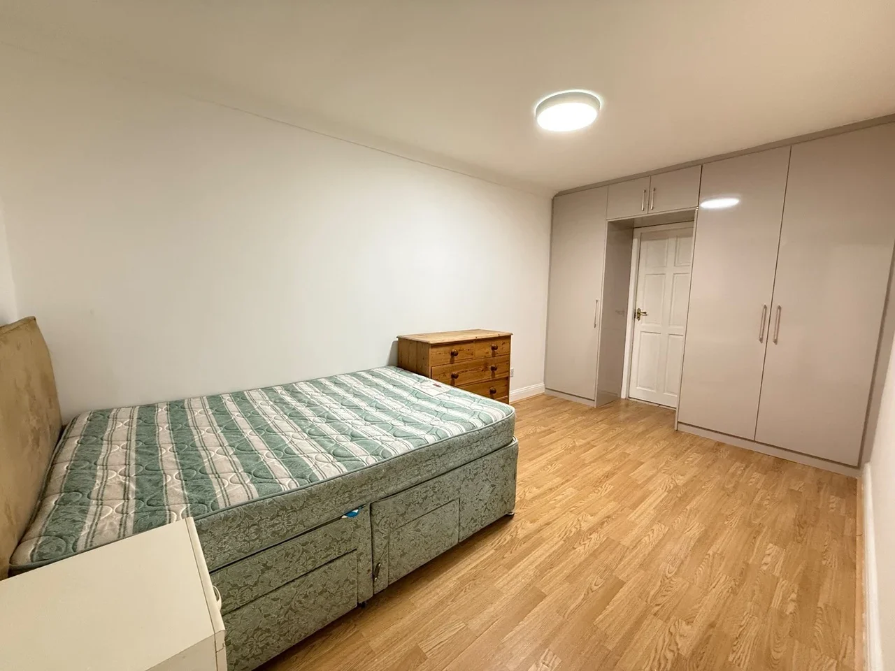 Flat Great West Road in Greater London