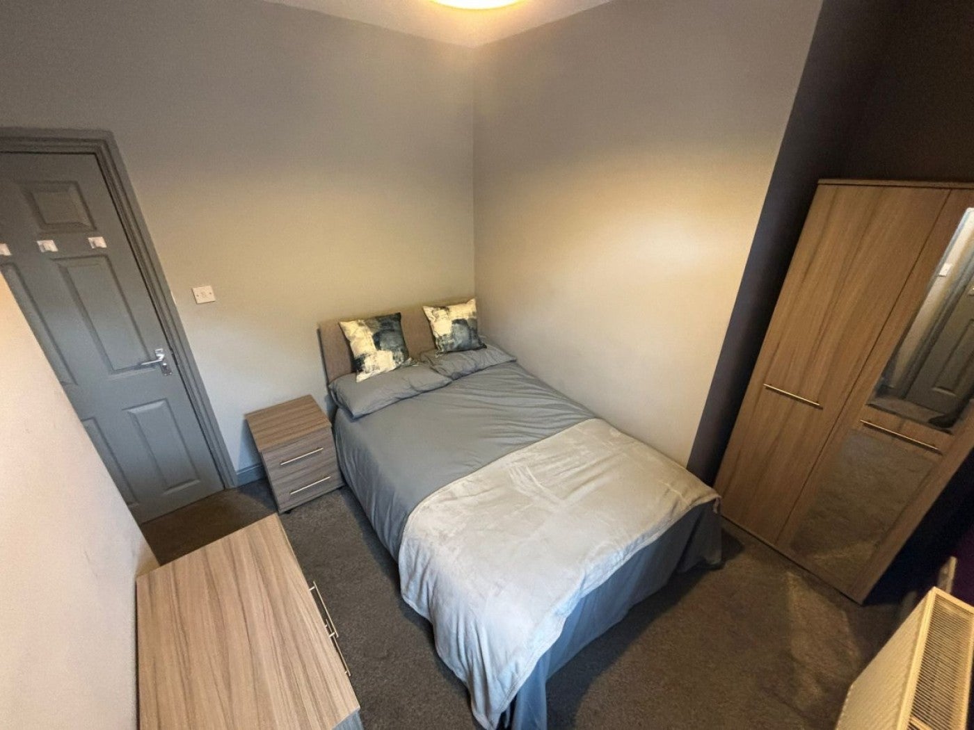 Room Doncaster Road in Barnsley