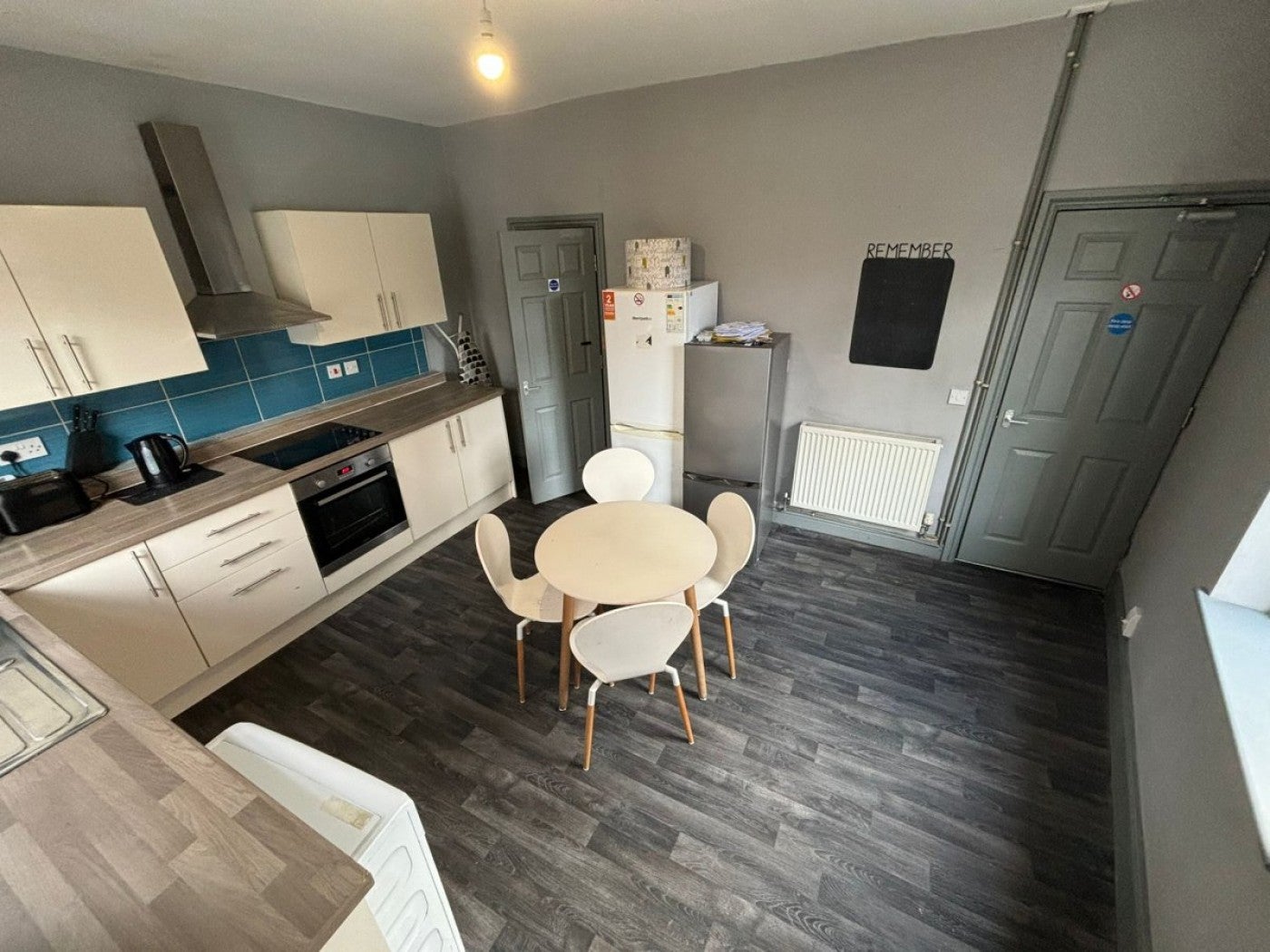 Room Doncaster Road in Barnsley