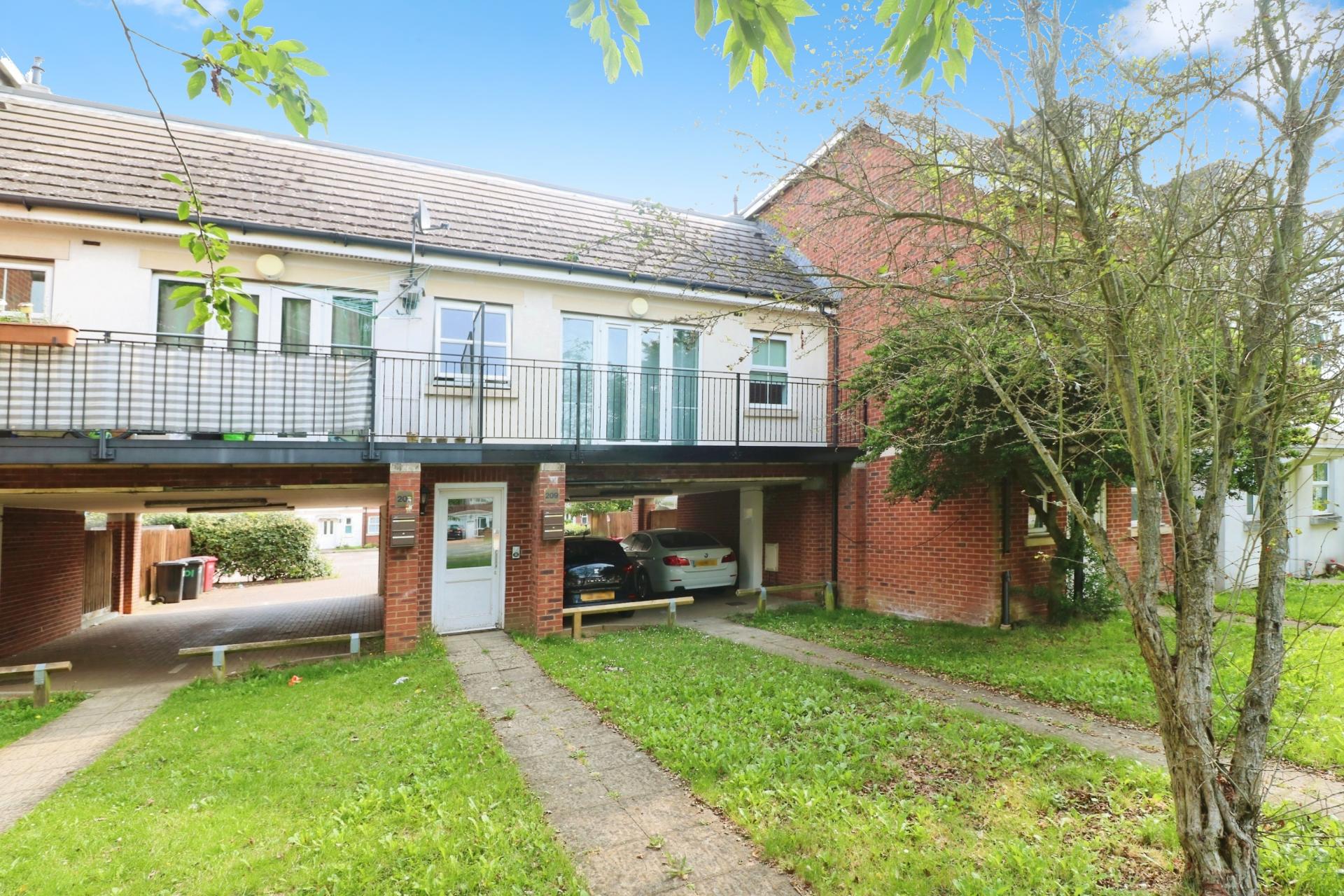 Flat Tobermory Close in Slough