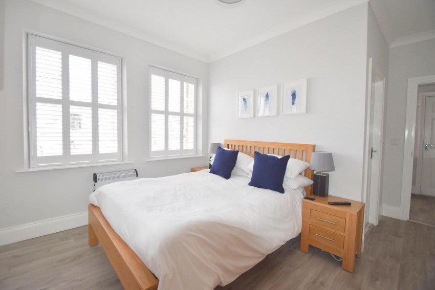 Flat Peascod Street in Windsor