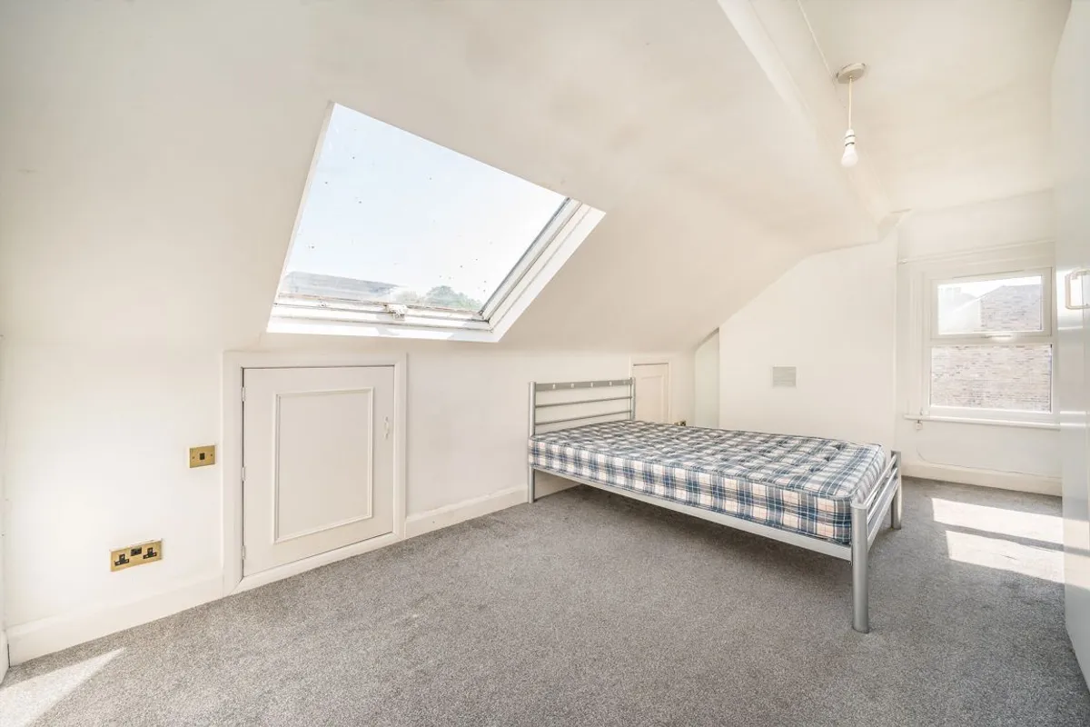 Flat Caldervale Road in Greater London