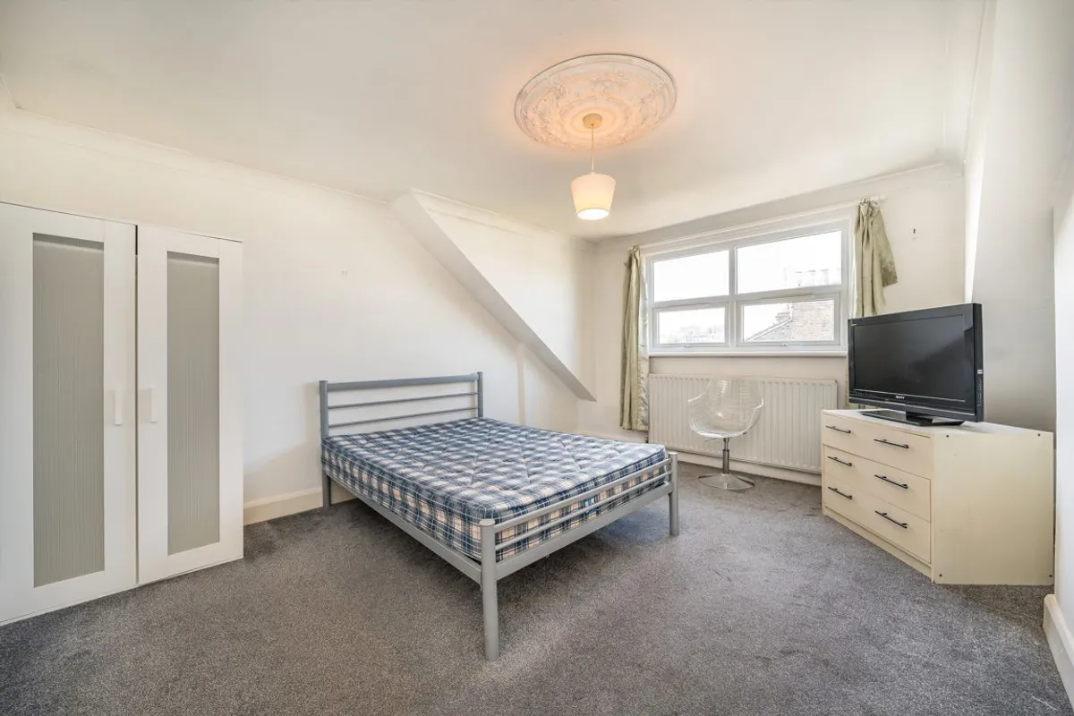 Flat Caldervale Road in Greater London