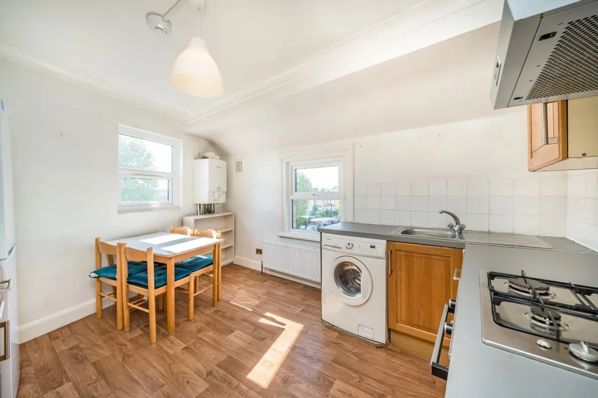 Flat Caldervale Road in Greater London