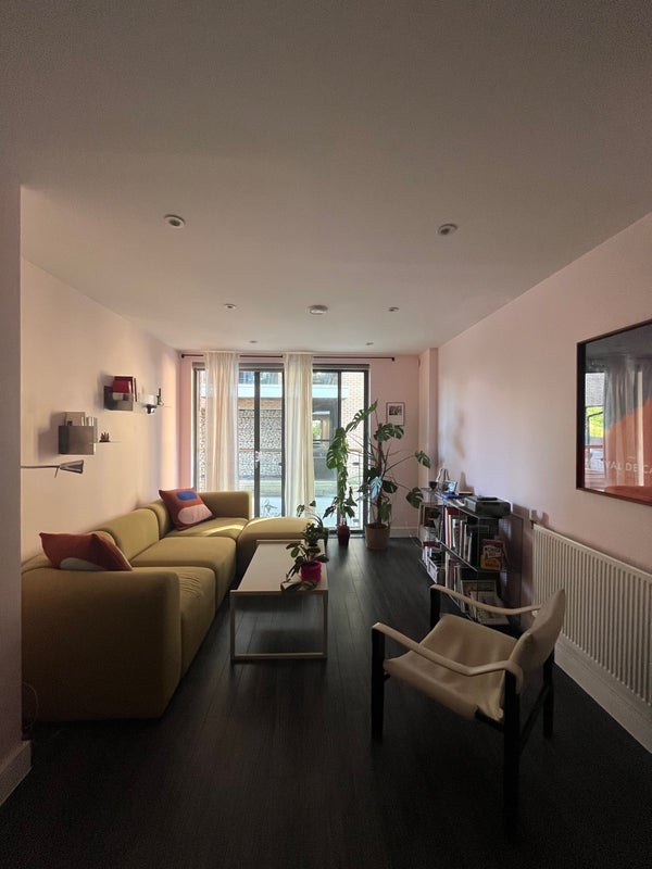 Flat Essex Wharf in Greater London