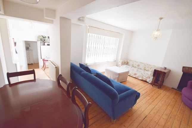 Flat Leinster Square in City of Westminster
