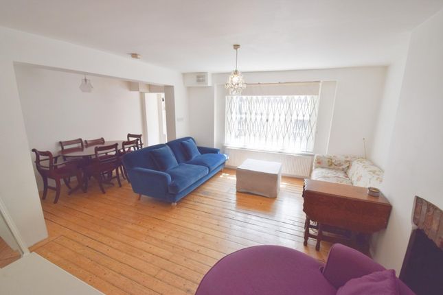 Flat Leinster Square in City of Westminster