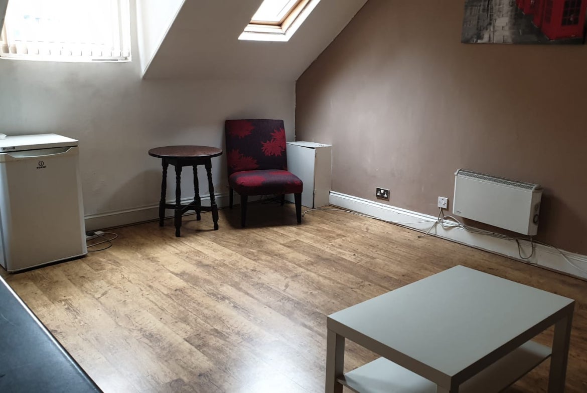 Flat Roundhay Road in Leeds
