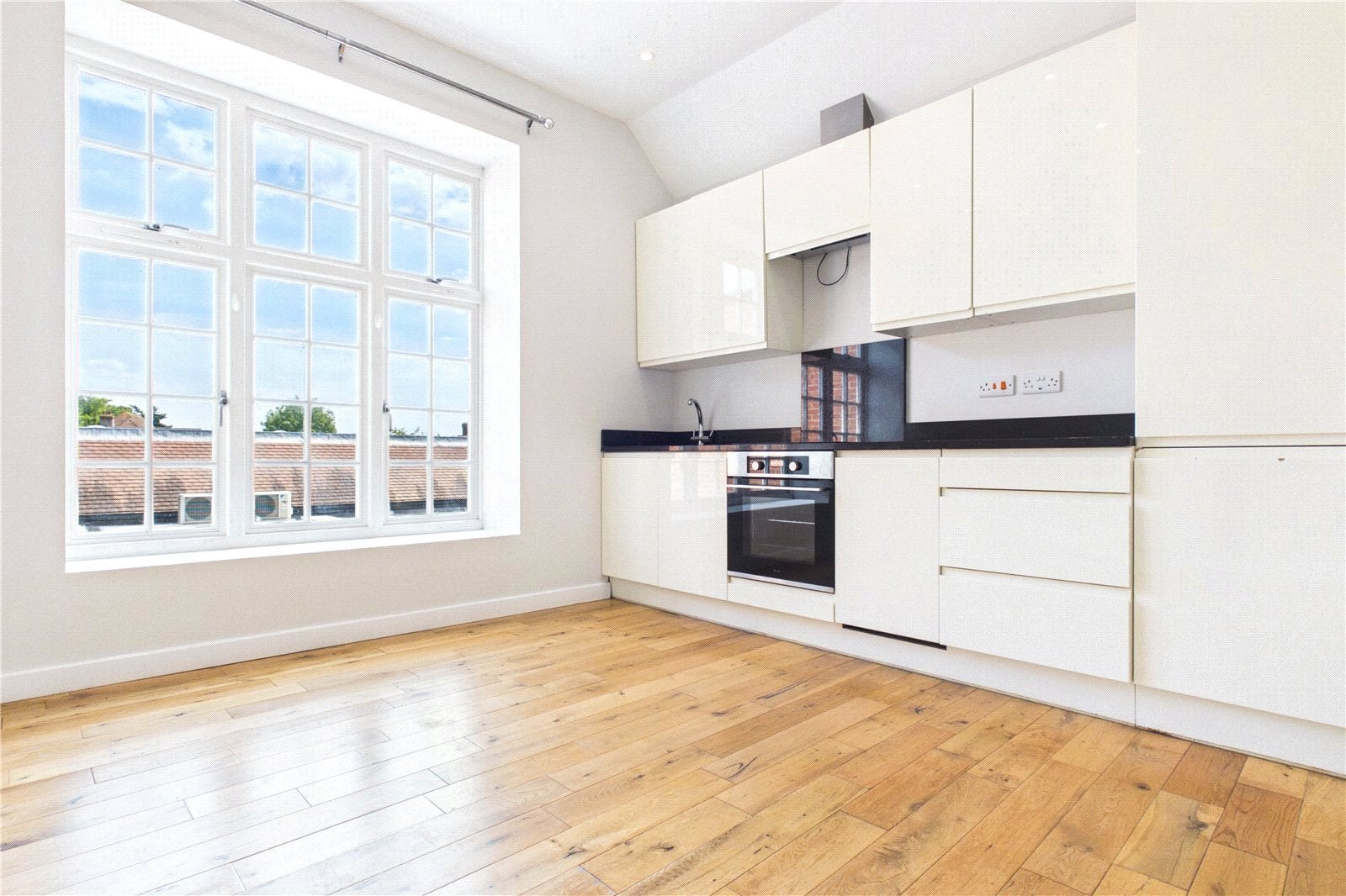 Flat Whitchurch Road in Reading