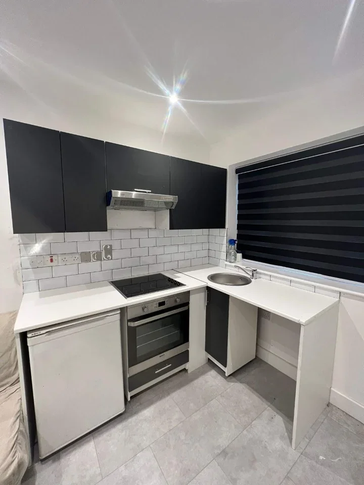 Flat Vanbrough Crescent in Greater London