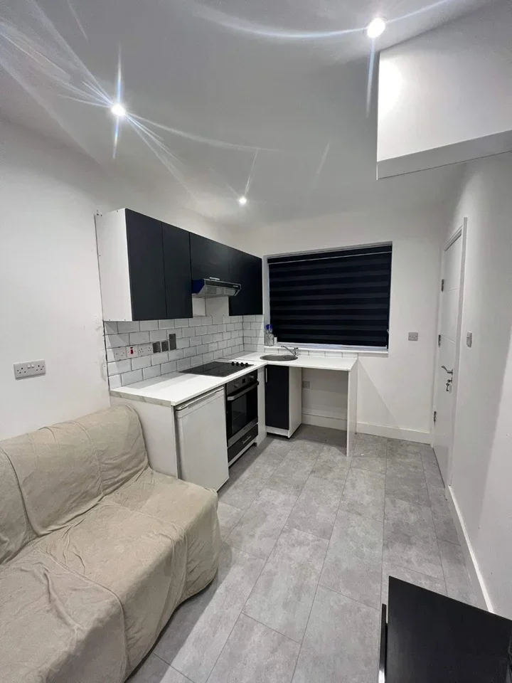 Flat Vanbrough Crescent in Greater London