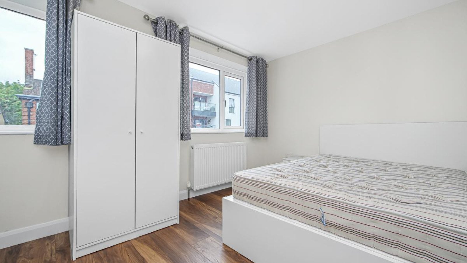 Room Hobill Walk in Greater London