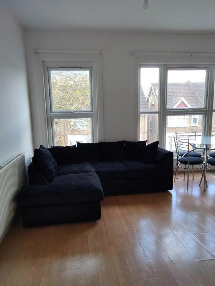 Flat Clifton Road in Greater London
