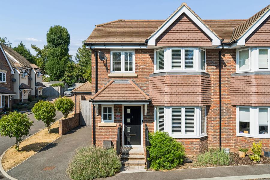 House Randall Drive in Toddington