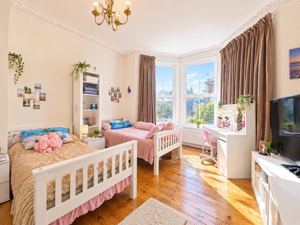 Flat Park Avenue in Greater London