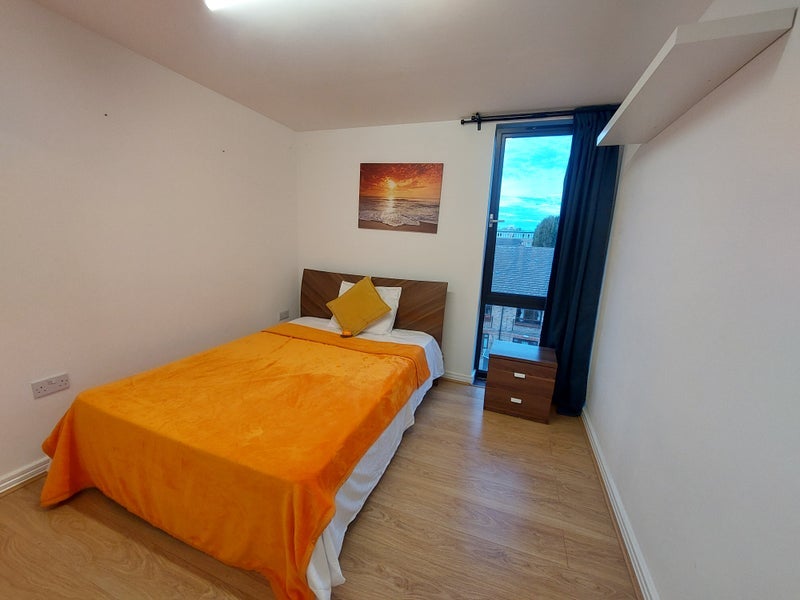 Flat Upper North Street in Greater London