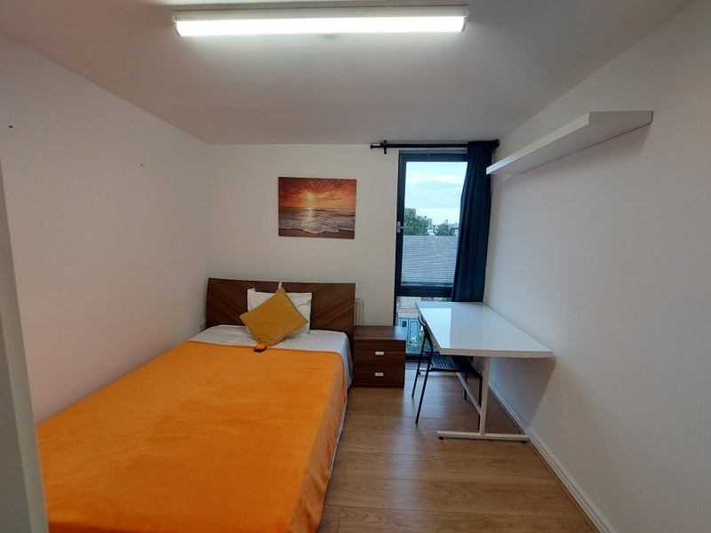 Room Upper North Street in Greater London