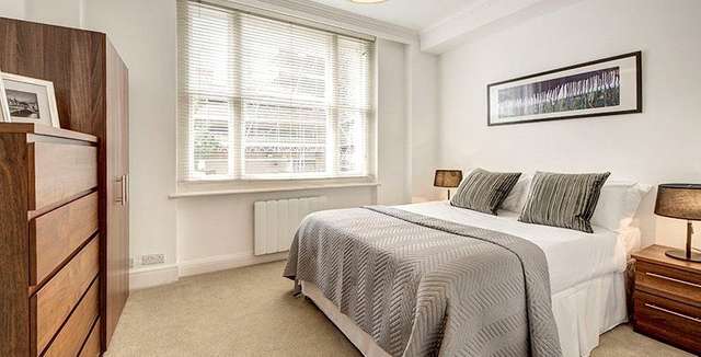 Flat Hill Street in City of Westminster