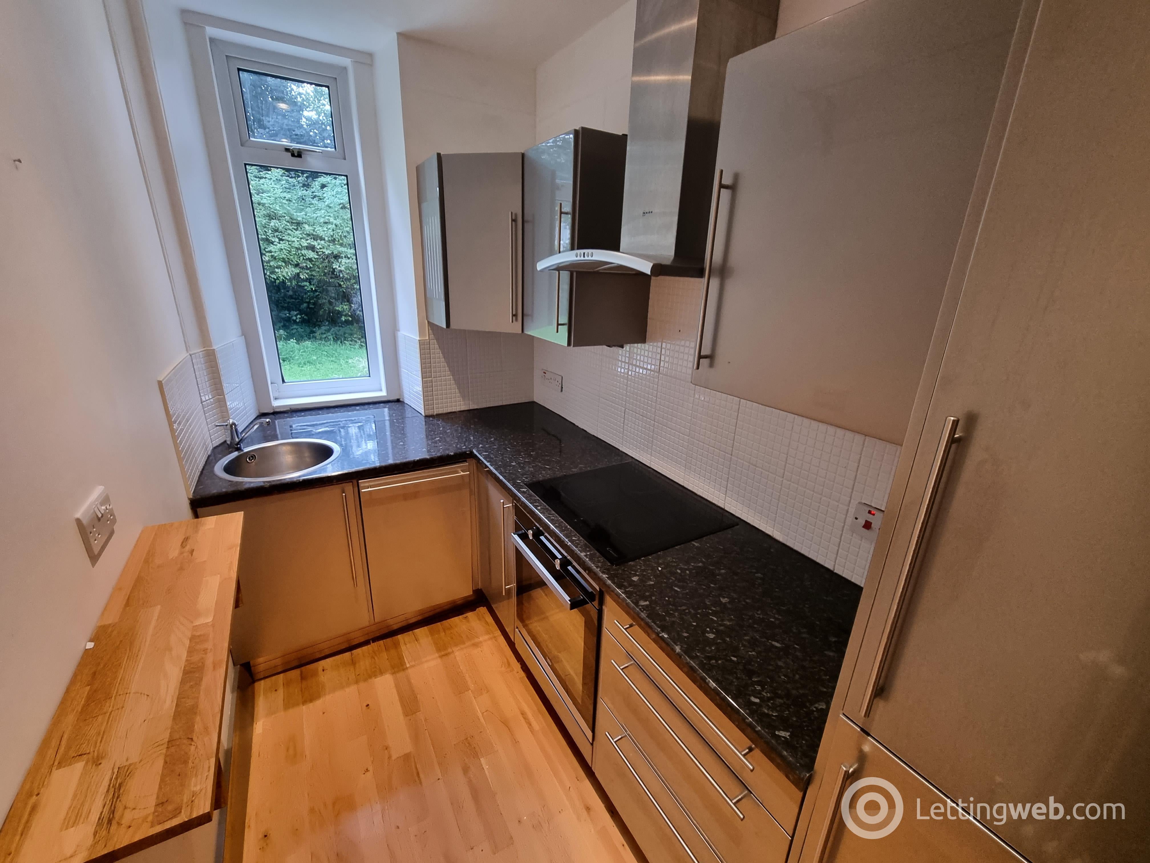 Flat Bellefield Avenue in Dundee
