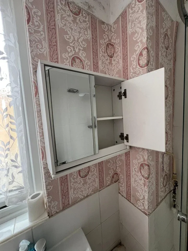 Room Barberry Close in Greater London