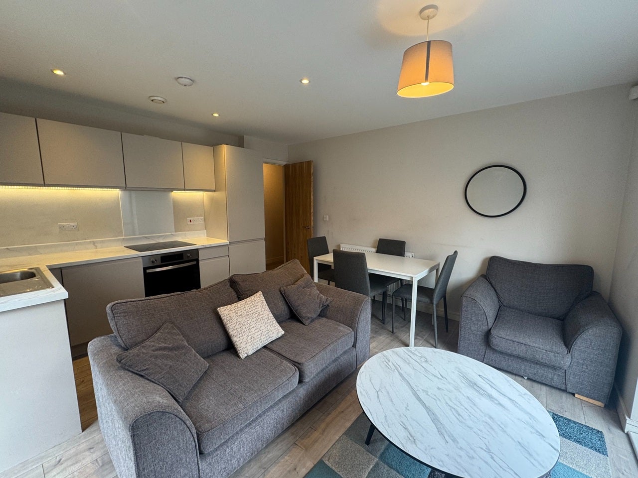 Flat Knowsthorpe Crescent in Leeds