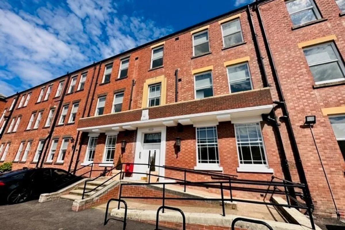 Flat Saint Mary's Gate in Derby